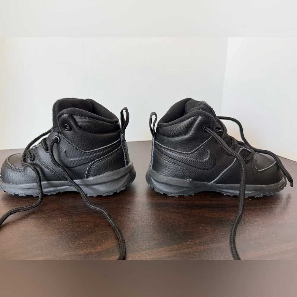 Nike Black Kids Boots size 7 worn once